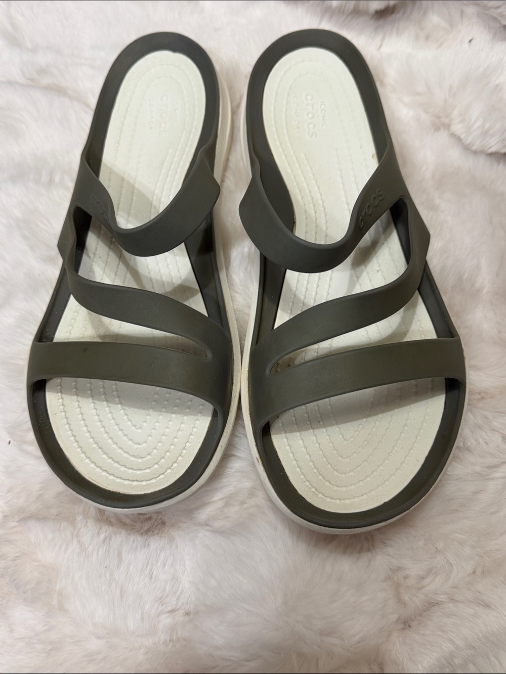 Crocs Swiftwater Strappy Sandals sz 9